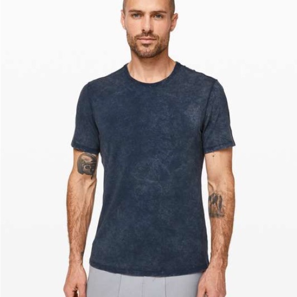 Lululemon Men’s Sun Wash 5 Year Tee Basic Tee in Navy Fit L Activewear Shirt - Picture 1 of 6